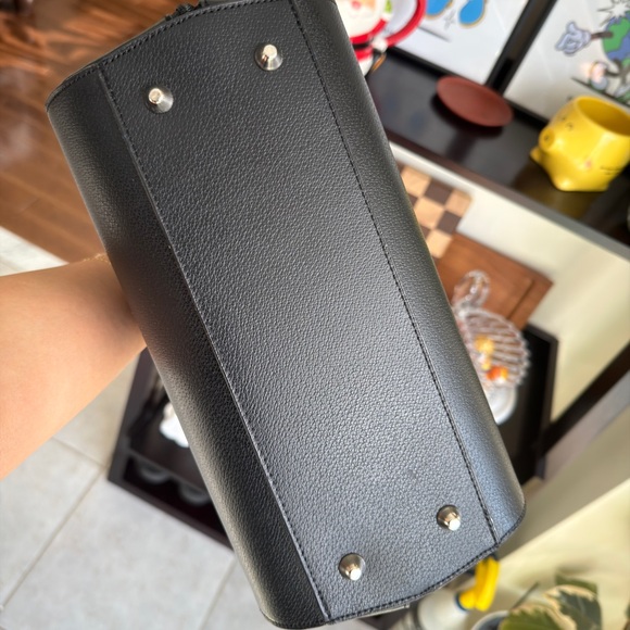 Black Handbag - Picture 5 of 7